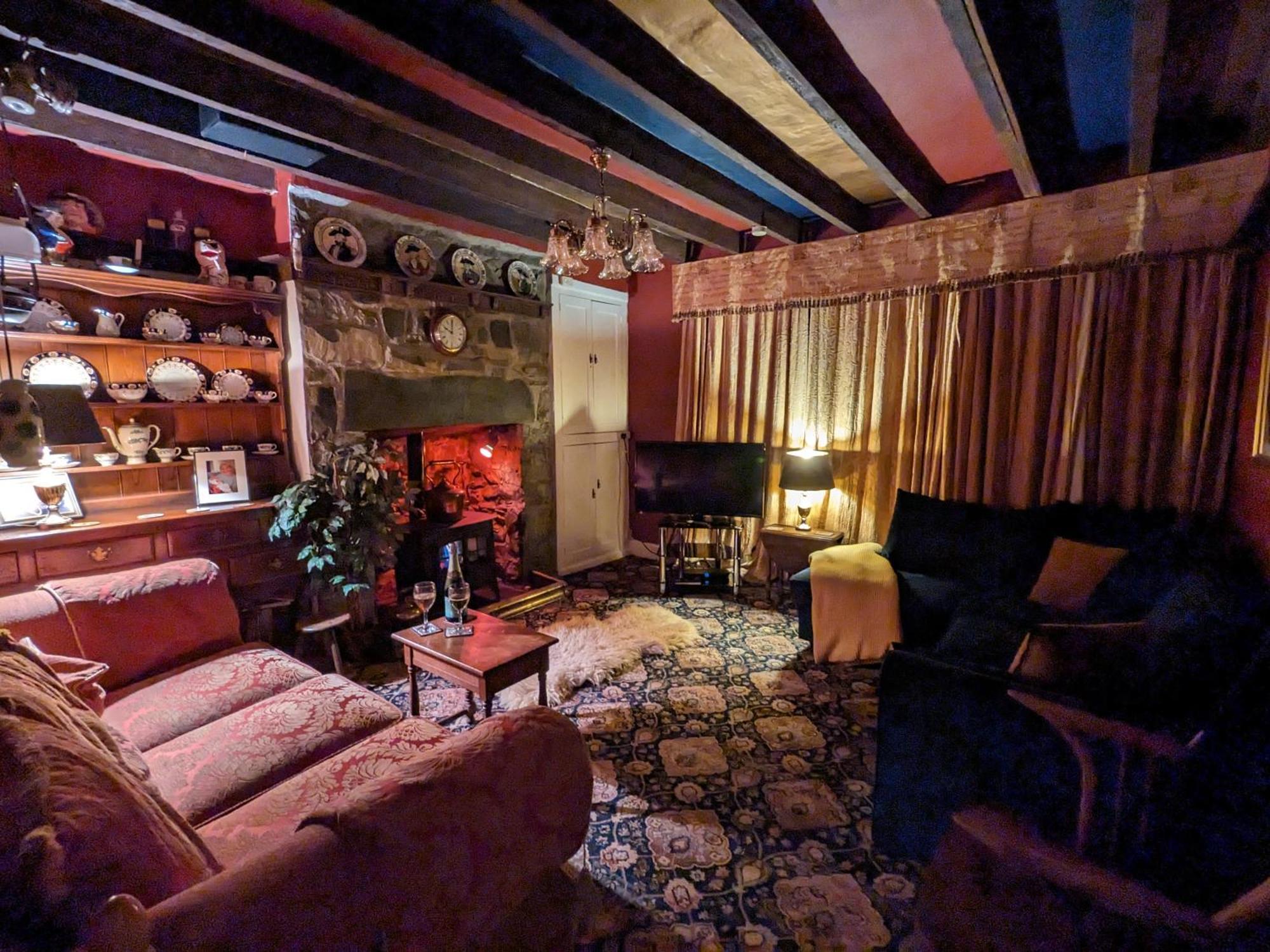 Fantastic Sea Views At Century'S Old Alma'S Cottage - Sleeps Up To 8 Guests Penmaen-mawr Exterior foto