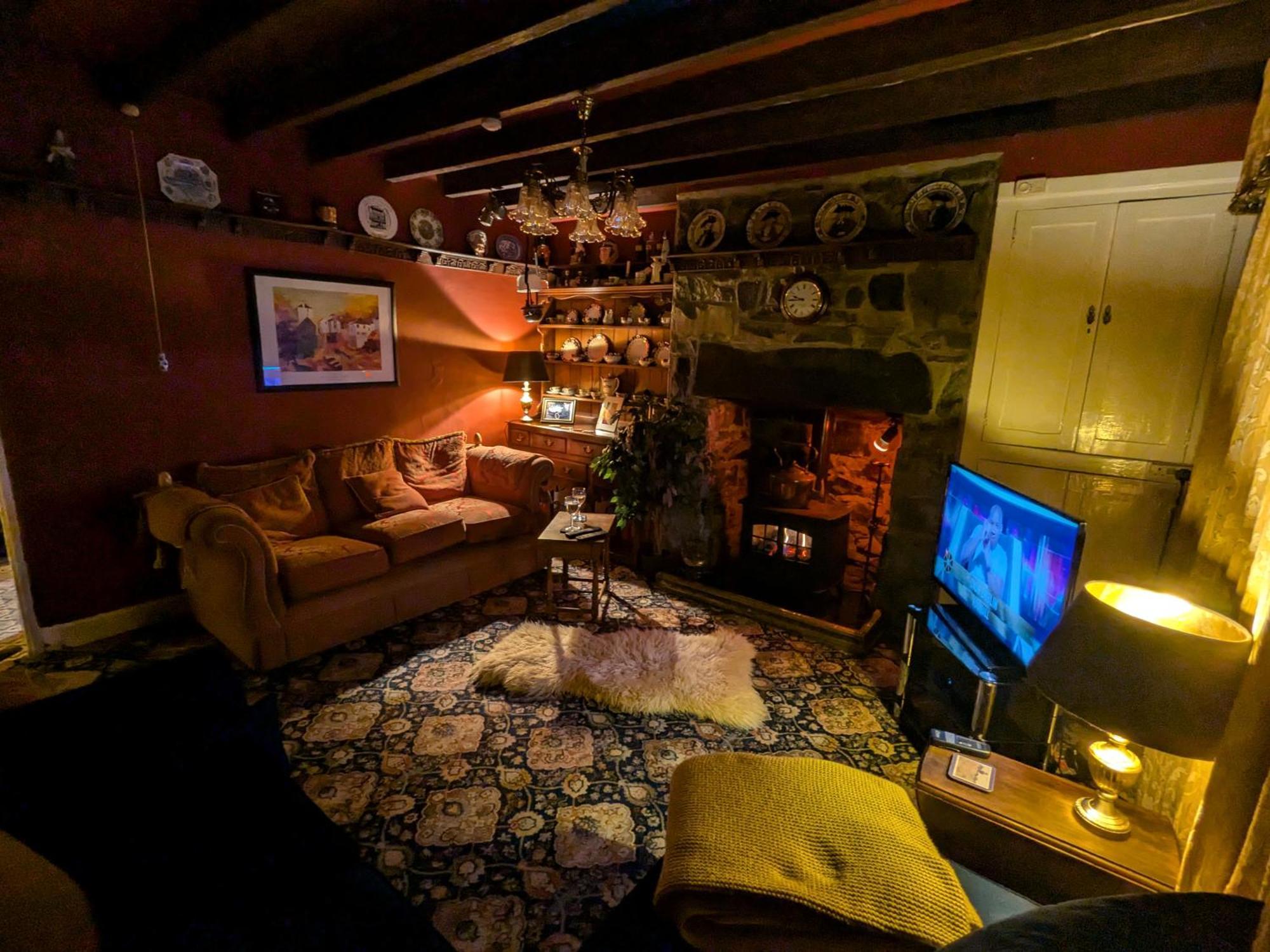 Fantastic Sea Views At Century'S Old Alma'S Cottage - Sleeps Up To 8 Guests Penmaen-mawr Exterior foto